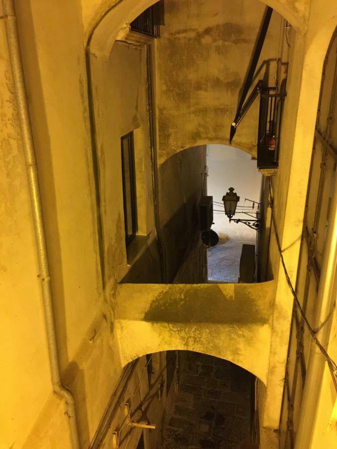 Dimora Dei Mercanti Salerno Bagian luar foto