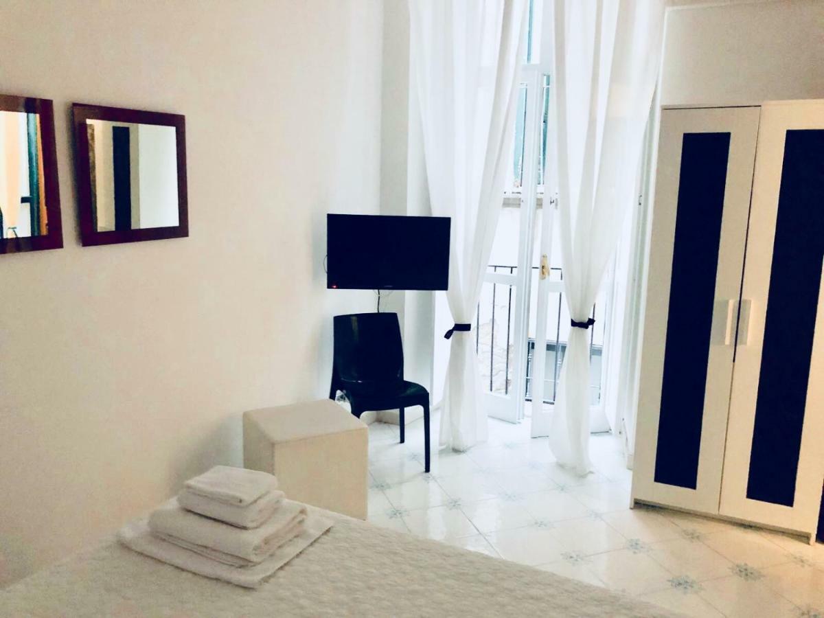 Dimora Dei Mercanti Salerno Bagian luar foto